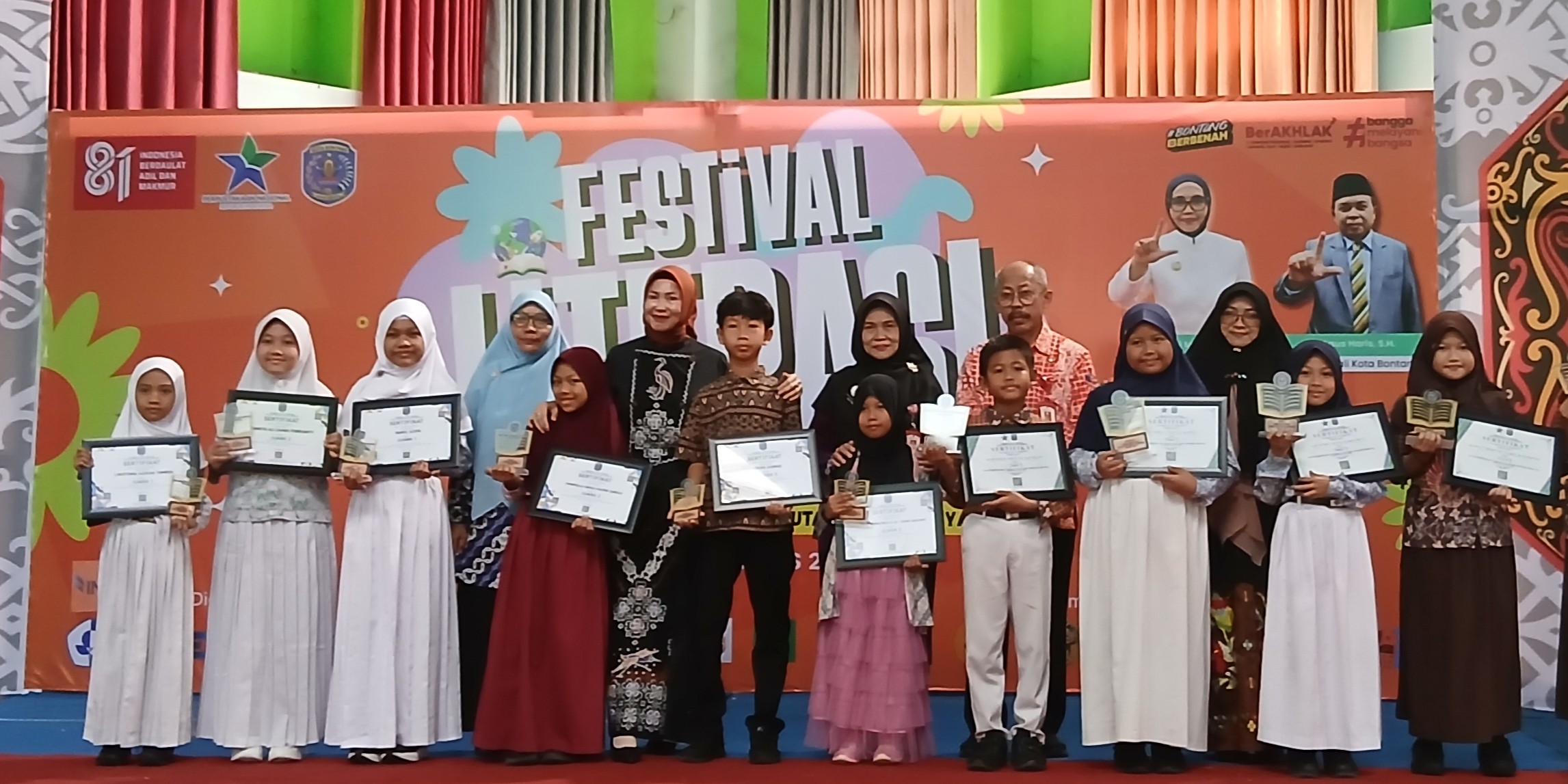 Bikin Bangga Sekolah! Dua Siswa SDN 010 Bontang Selatan Naik Podium Lomba Bertutur pada Pembukaan Festival Literasi 2026